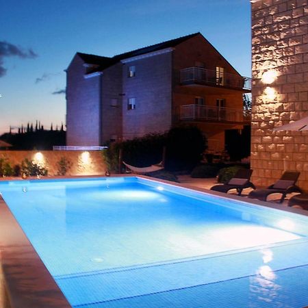 Villa Grand Pinea Cilipi Bagian luar foto