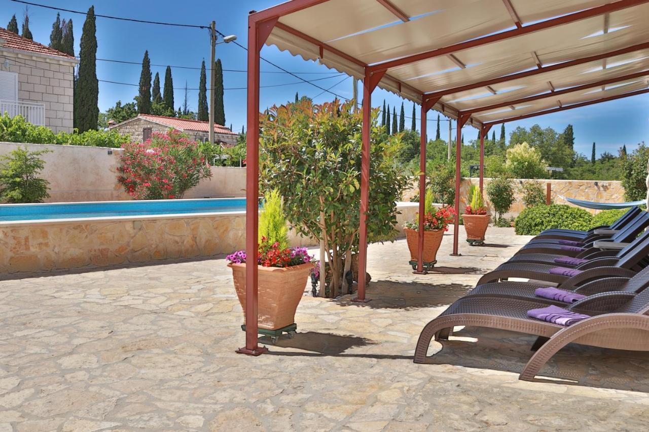 Villa Grand Pinea Cilipi Bagian luar foto