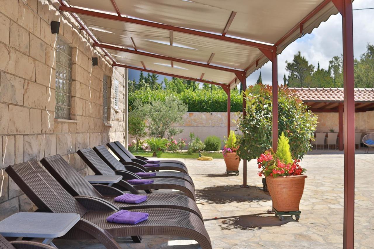 Villa Grand Pinea Cilipi Bagian luar foto