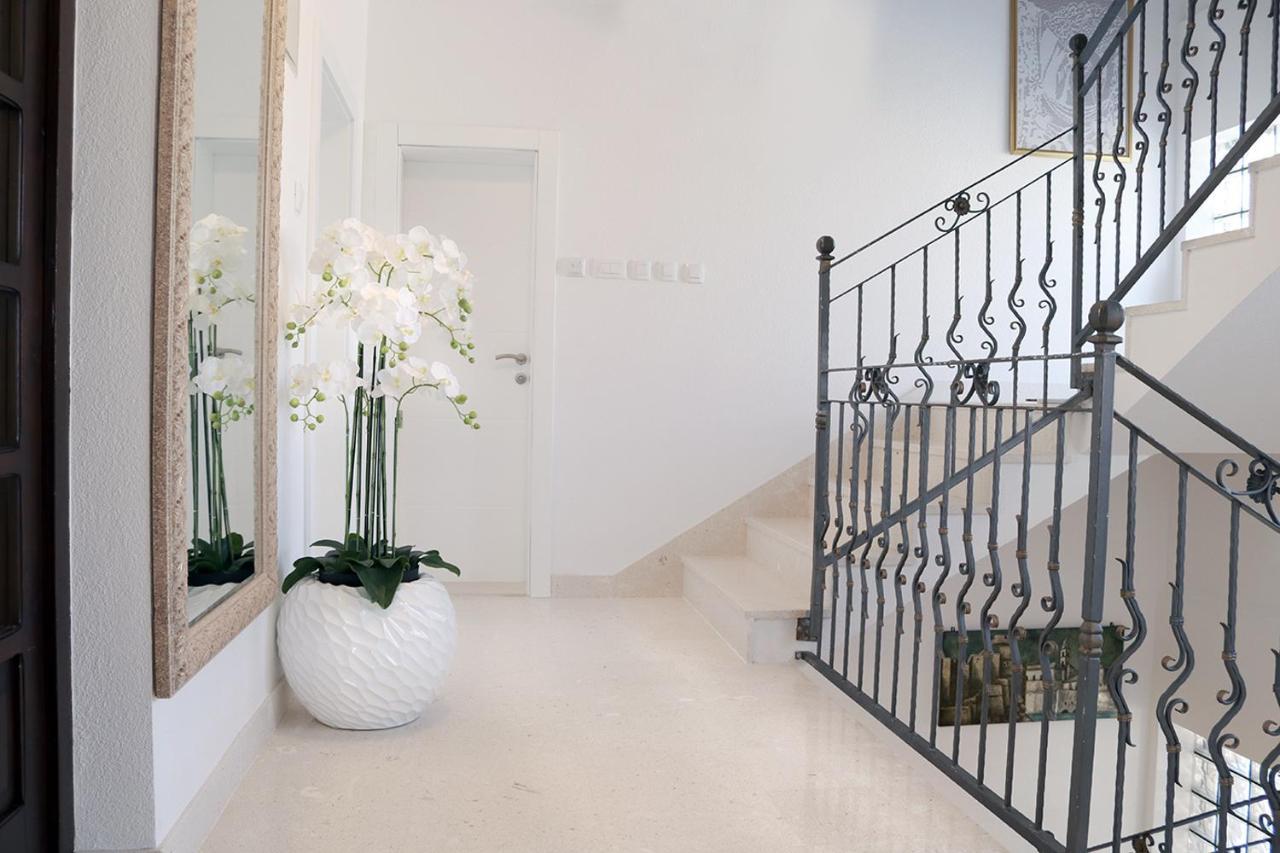 Villa Grand Pinea Cilipi Bagian luar foto