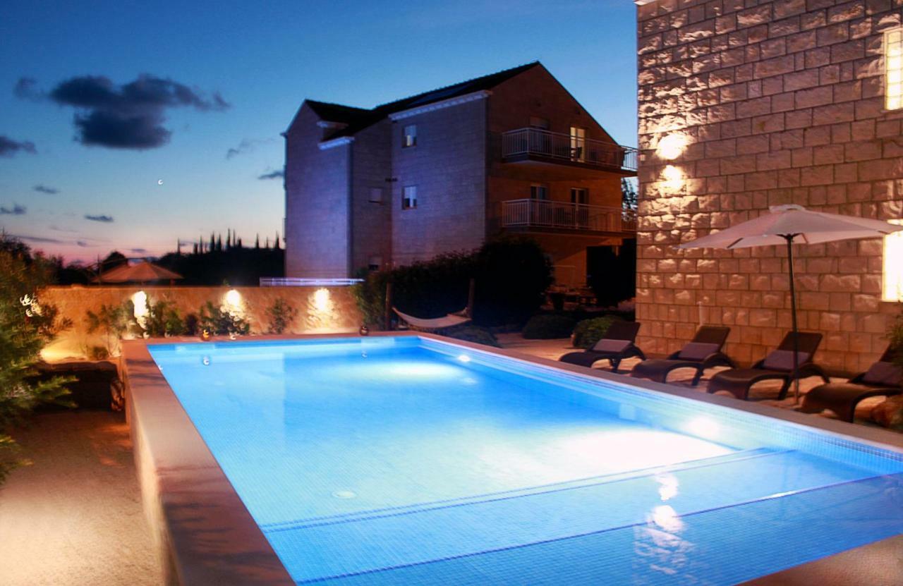 Villa Grand Pinea Cilipi Bagian luar foto