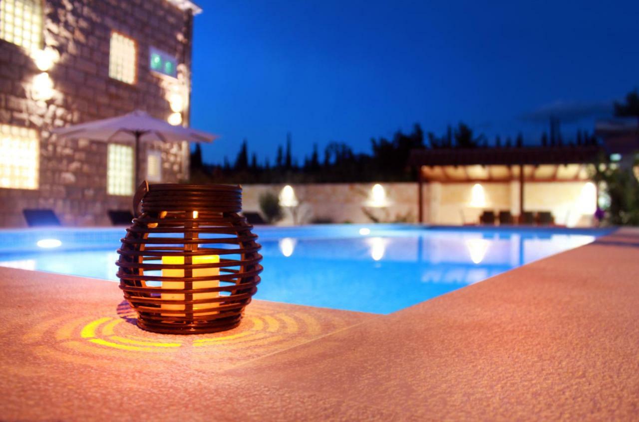 Villa Grand Pinea Cilipi Bagian luar foto